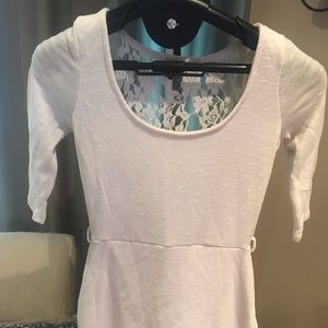 ✨ SALE $6 ✨ Belted dress with lace back